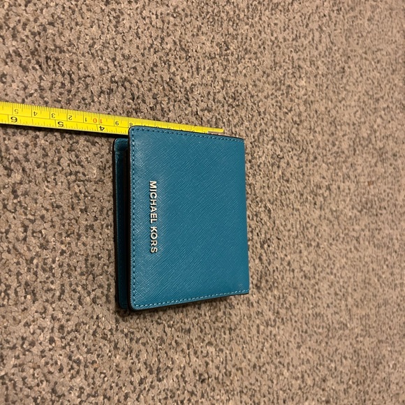 Michal Kors Saffiano leather teal wallet - Picture 10 of 11